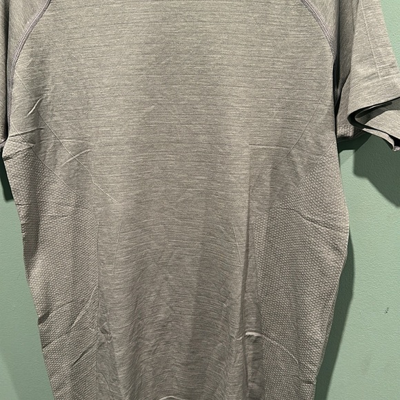 New ALPHALETE Hero Seammless short sleeve tee|color Smoke Bomb|SZ medium, Large - Picture 5 of 7